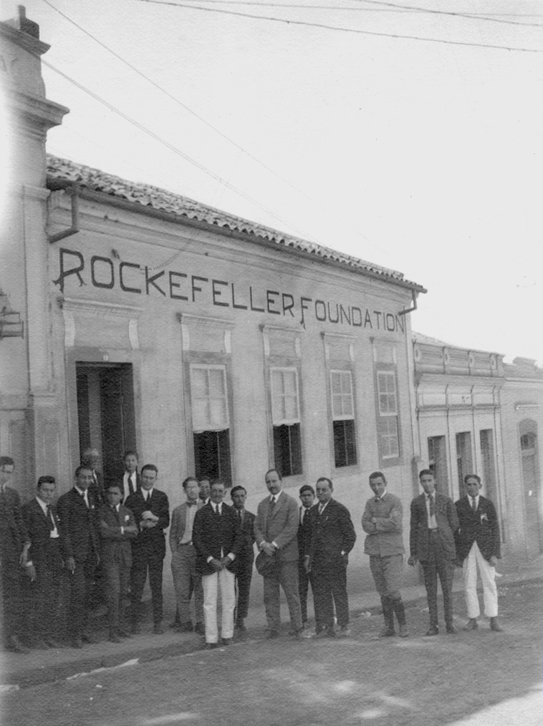 Thefishermanm's tweet photo. John D. Rockefeller. 

“PACIENTE CURADO, CLIENTE PERDIDO”.

Entenda como ele enterrou curandeiros, criou a Big Pharma e construiu um império que lucra com sua doença. 

🧵 https://t.co/6cnuHyqv4b