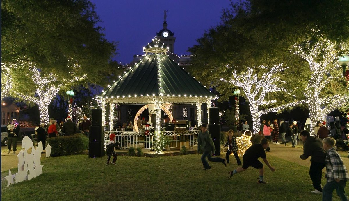 Knock Off That Holiday Shopping List with Small Business Saturday from boutiques to home furnishings, hardware or pets you can find it in Cameron. #DiscoverCameron #ShopSmall #ShopLocalShopCameron buff.ly/3CJ5CuE