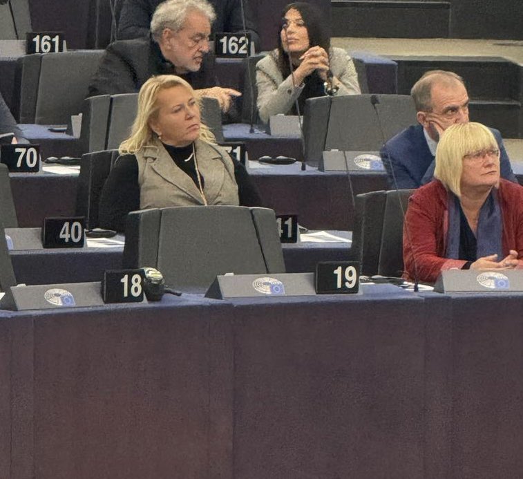 💺Ouverture de la session plénière du mois de novembre à Strasbourg🇪🇺

Je suis toujours orphelin 💔

#BardEstPasLà