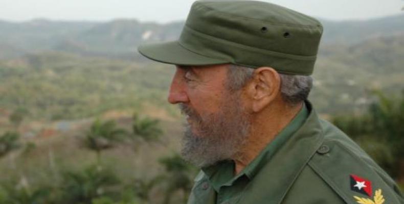 “La permanente enseñanza de #Fidel es que sí se puede, que el hombre es capaz de sobreponerse a las más duras condiciones si no desfallece su voluntad de vencer,hace una evaluación correcta de cada situación y no renuncia a sus justos y nobles principios.”🇨🇺🇨🇺
Raúl Castro 🇨🇺🇨🇺