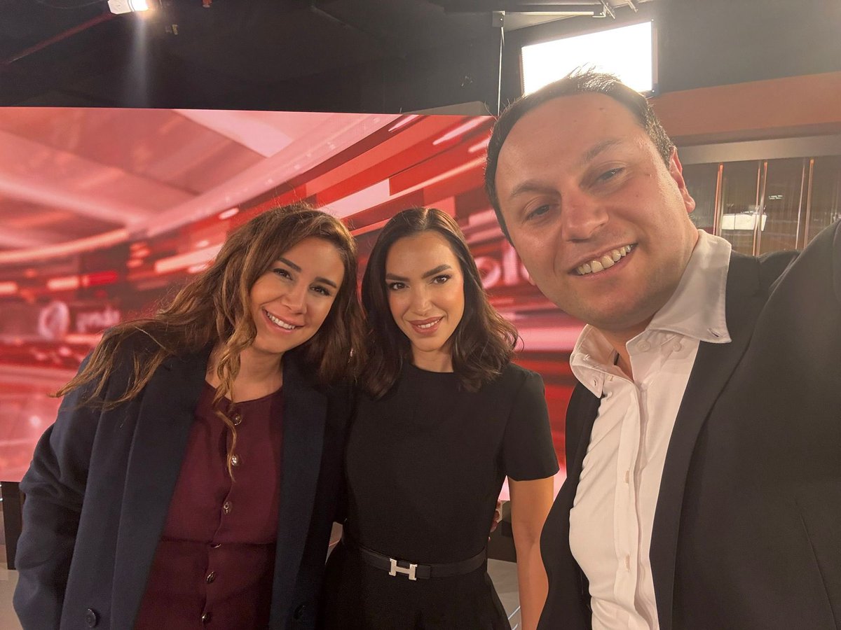 GozdeKuyumcu's tweet photo. Bugun #SUWEN tekstil konugumdu. @BloombergHT 

Suwen Tekstil CFO’su Fatih Koç: İlk 9 ayda reel ciro büyümemiz %21 seviyelerinde. Sene sonu 4 milyar TL ciro seviyesine ulaşacağımızı görüyoruz. Yılı %25 ciro büyümesiyle tamamlayacağız. Ciromuzun yaklaşık %84’ü yurt içinden geliyor. 50 şehirde 180 mağazayla operasyonlarımızı sürdürüyoruz. Hedefimiz 300-320 mağazaya ulaşabilmek. 🧿

Yayindan geriye���🏼 #BORSA #Borsaistanbul #bist