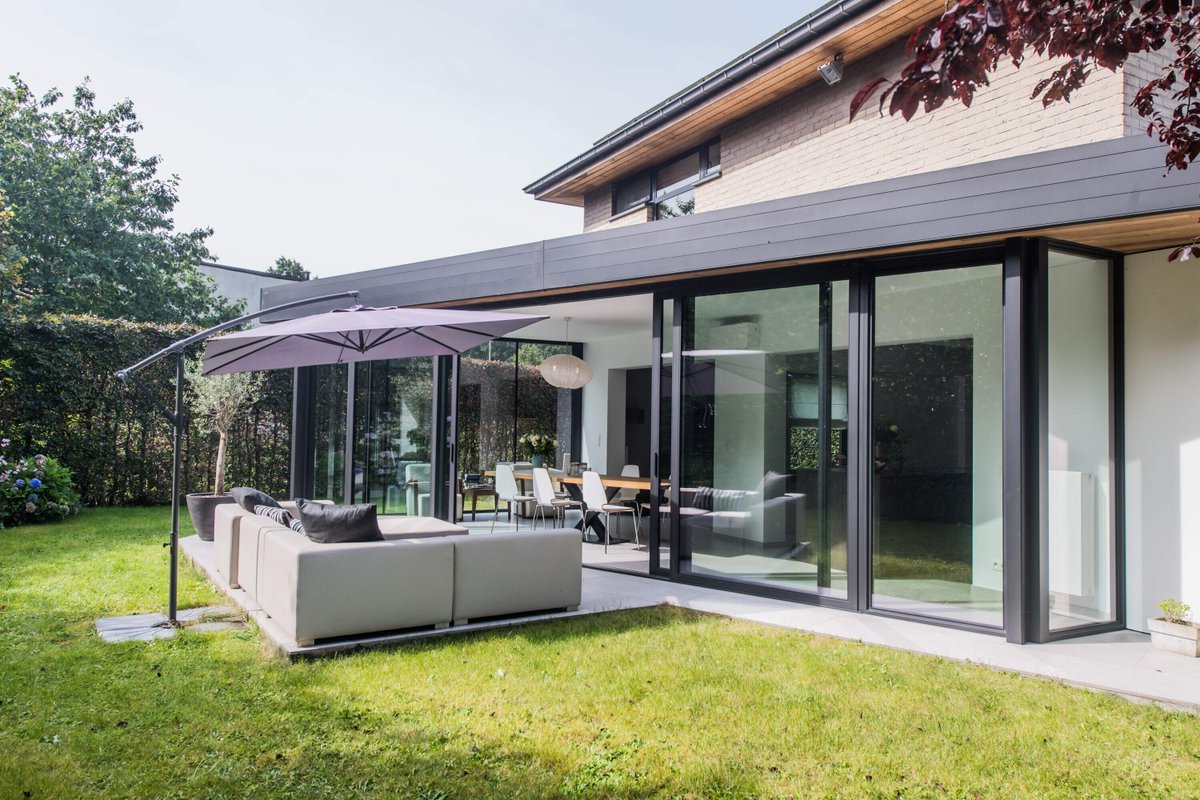 WillemsVerandas's tweet image. 🏠 Bij Willems Veranda’s krijg je de woonuitbreiding van jouw dromen! Vervang jouw bestaande veranda, behoud de grootte of voeg een uitbreiding of pergola toe. Bekijk onze inspirerende realisaties! #WillemsVerandas #Veranda #Woonuitbreiding #Pergola