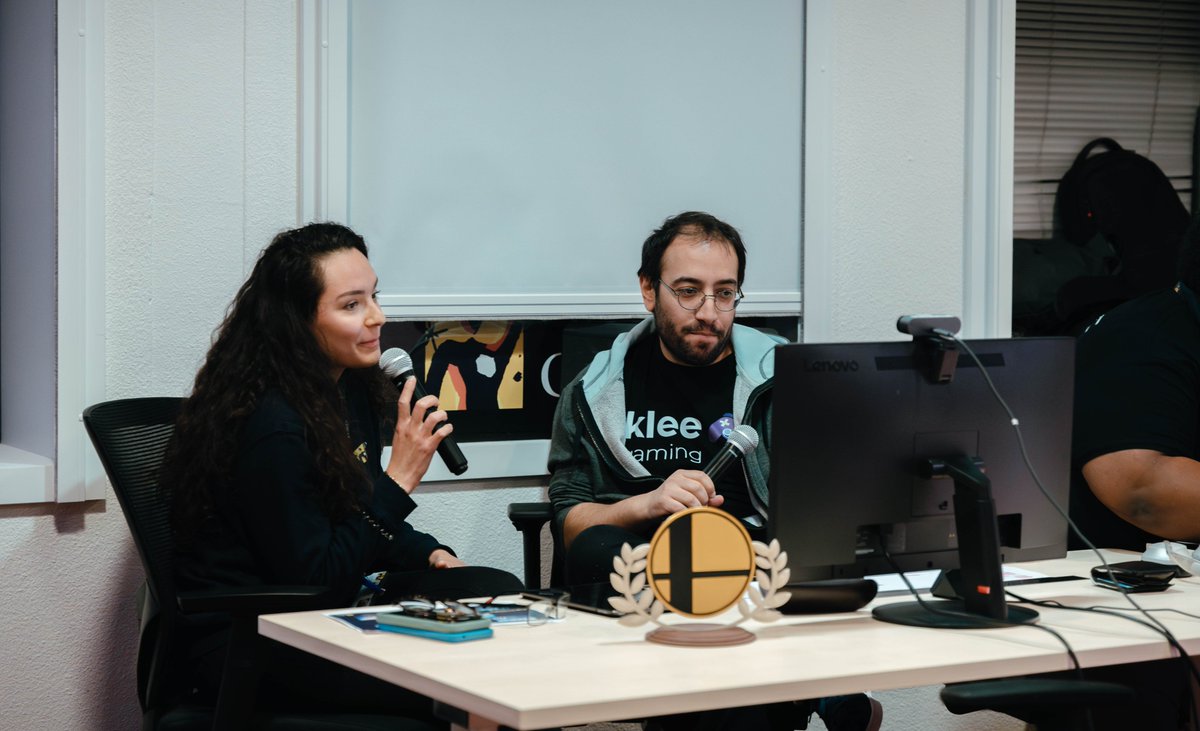 Klee_Group's tweet photo. L'intervention de Martin du Téléthon Gaming qui nous a inspirés en rappelant l’importance des actions de l'@Telethon_France et Sarah, chargée de recrutement chez Klee a présenté nos opportunités de carrière et nos engagements. #Téléthongaming #Recrutement https://t.co/zAGSvg2S02