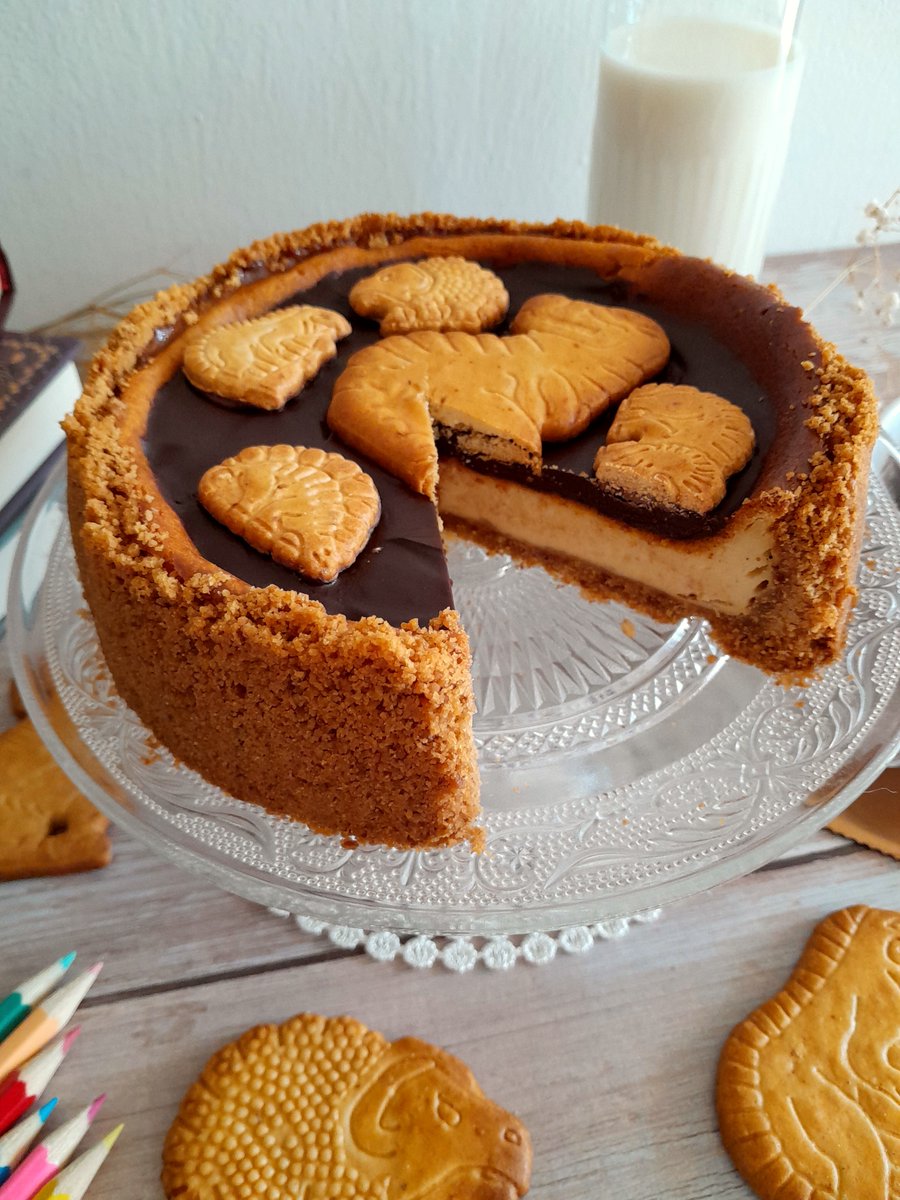 FresasConChoco's tweet image. New York Cheesecake Dinosaurus 🦕

Revive tu infancia con esta cheesecake estilo americana, sabor a  vainilla y cobertura de chocolate, acompañada de galletas dinosaurus. 
Un clásico de la merienda en versión postre. 

Receta ⬇️
fresasconchocolatee.blogspot.com/2024/09/new-yo…
#cheesecake #dinosaurus