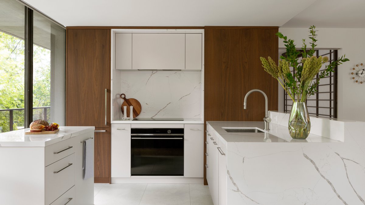 fluxdevca's tweet image. A kitchen crafted for cooking, gathering, and living — the heart of all of life&apos;s rituals.🌿

Project Rosedale-Moore Park
Build: @fluxdevca 
Design: CARV Projects
Photography: Kiely Ramos

#torontobuilders #torontocontractor #residential #torontorenovation #modernkitchen