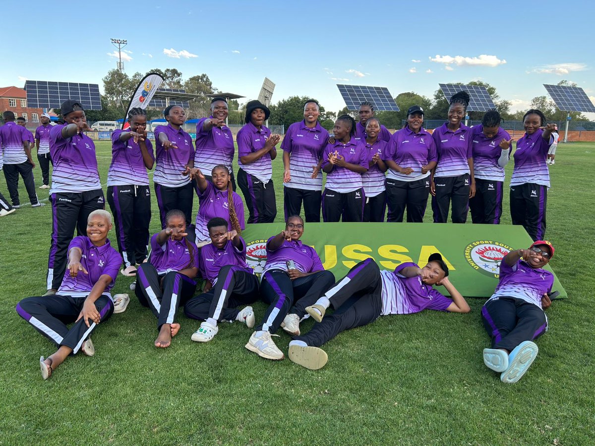 RhodesUniSports's tweet photo. The Rhodes University Womenβs and Menβs Soccer Teams have arrived in Bloemfontein, ready to start their USSA Campaign! β½β¨ Follow our Social Media for the latest updates, scores, and exciting action. π²
#RU120
#USSATurns30
#DiskiTime
#RUInAction https://t.co/H5sB64KgS4