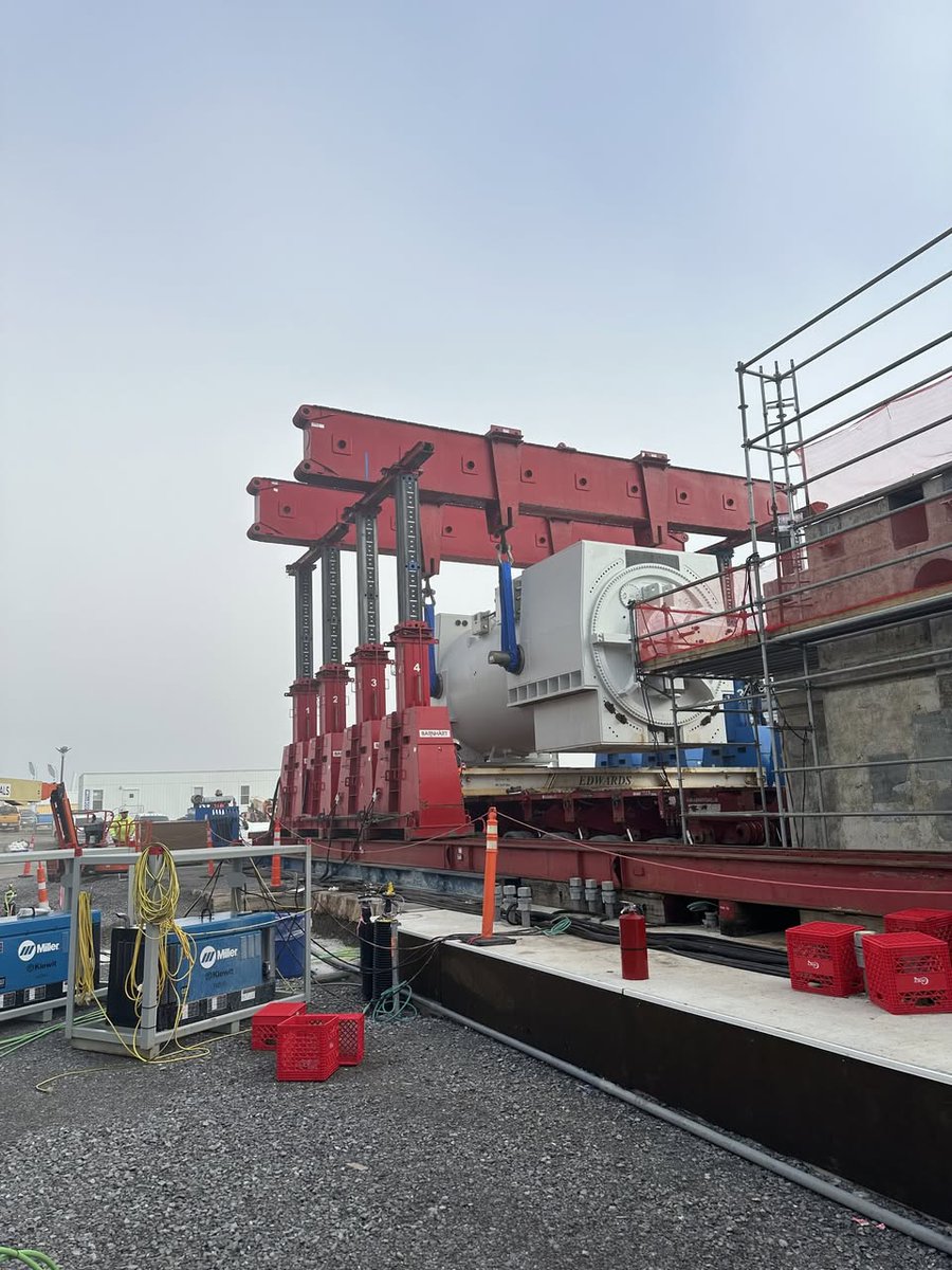 It's official! Some major components have been set to their final foundations at our Cumberland Combined Cycle Site! 🔩🏗️  
After about eight hours of work, the crews at Cumberland have unloaded the 824-ton combustion turbine and gas turbine generator. The team at Cumberland went