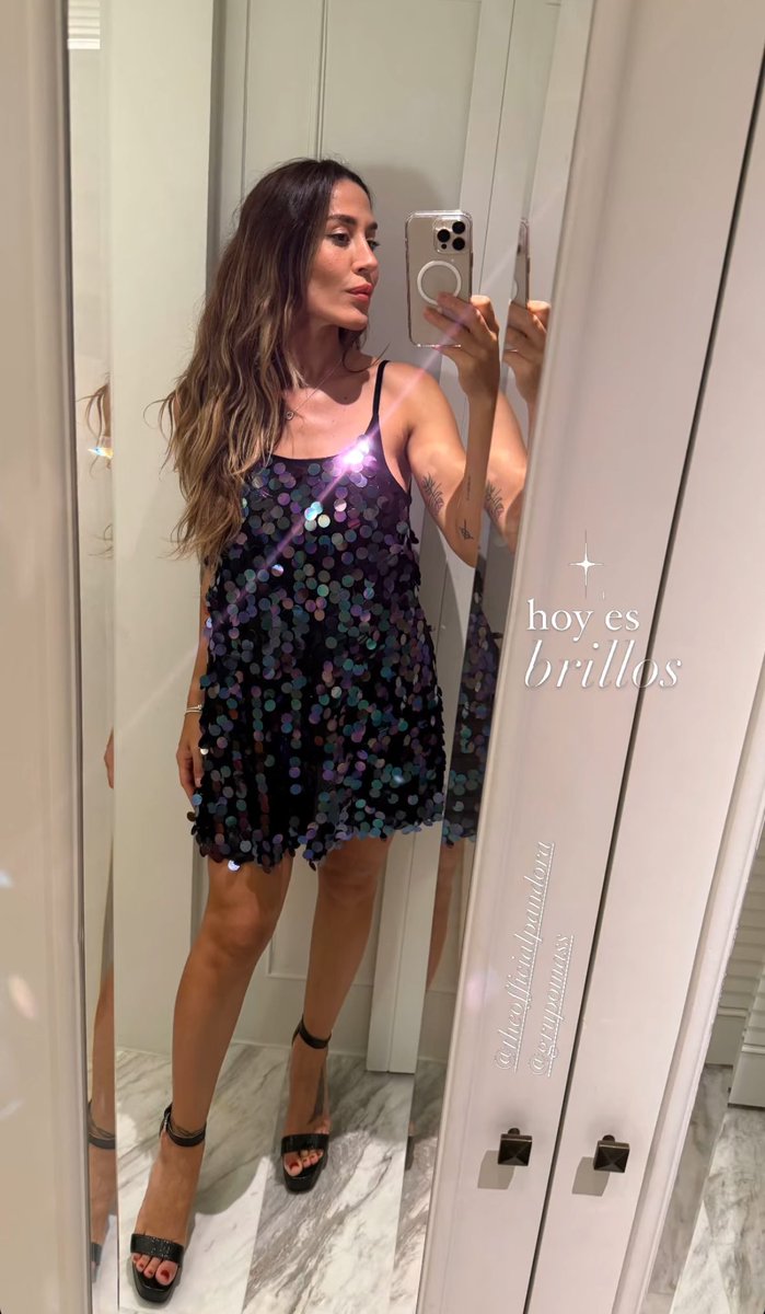 tenesqcerrarlo's tweet photo. Jimena baron fue invitada por descarte y aún así es la única que con solo UN día, pudo armar outfits mas acordes a la situación.
Mother is mothering 🫦

#PandoraSquad24 #PandoraTakesThailand https://t.co/VpSnyvsgiB