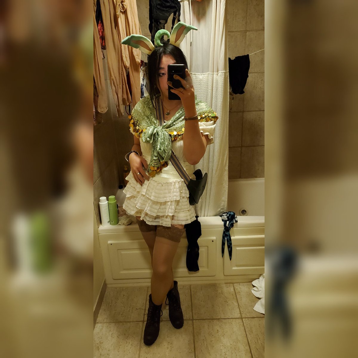 Solacybin's tweet photo. Colossalcon North main course. Leafeon 🍃 did it do well? 🤷🏻‍♀️ Was it a fun night? 😎🤫😗 So many new beautiful friends inside and out 🥰 https://t.co/KlWuKAZa3z