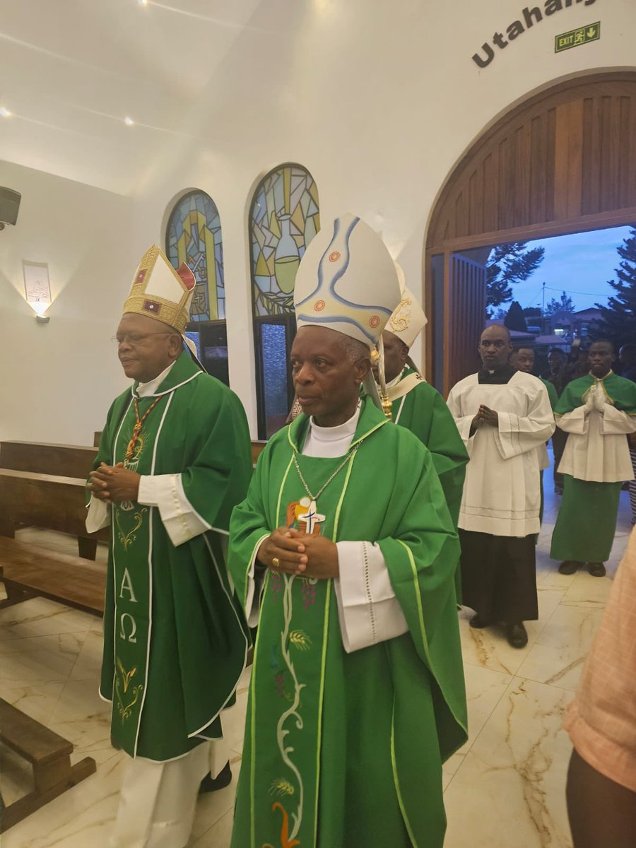 DorleyMAT's tweet photo. Un pasteur de l'église orthodoxe ukrainienne, vivant dans la capitale de Kiev, voyage en Russie pour une activité pastorale. 

Que l'éternel puisse veiller sur son serviteur dans cette terre hostile, pour l'existence de l'Ukraine qui subit des massacres. https://t.co/YpV2Encp7V