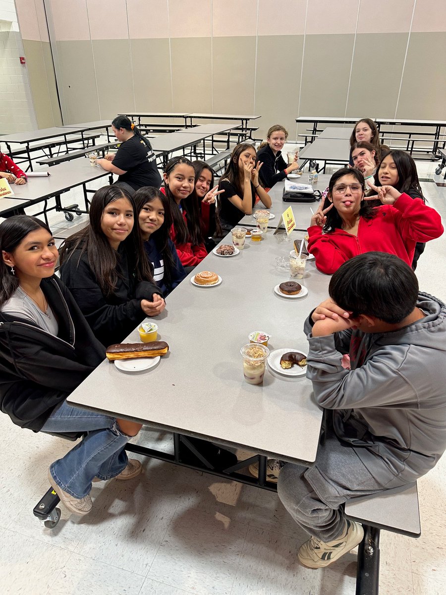 MMSTrojans's tweet image. Last Friday students were celebrating perfect attendance during the first trimester with an awesome breakfast! #TrojanNation #Term1 #Breakfast