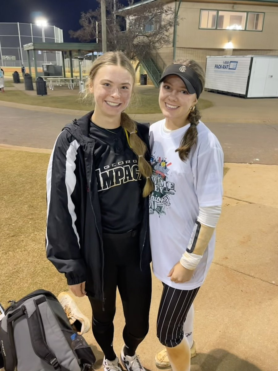 McclainBlair's tweet photo. Show Me The Money champs was the best way to end the fall!!!! Got to play against my future teammate in the ship! I batted .529 with 3 stolen bases. Looking forward to an amazing summer with these girls❤️❤️ @impactcaymol @whitjones25 @MattAlberghini @CoachSBagwell @AleeexIbarra https://t.co/1d3Waog5fO