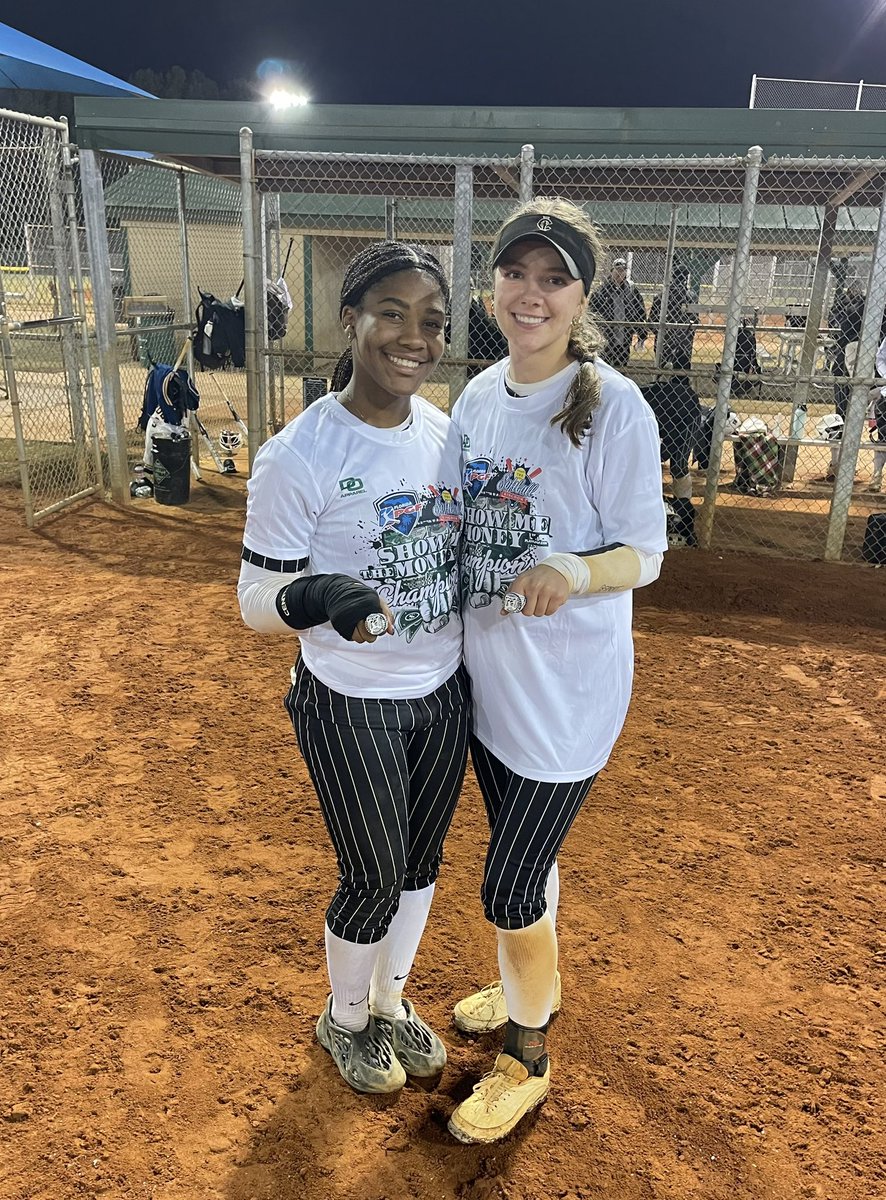 McclainBlair's tweet photo. Show Me The Money champs was the best way to end the fall!!!! Got to play against my future teammate in the ship! I batted .529 with 3 stolen bases. Looking forward to an amazing summer with these girls❤️❤️ @impactcaymol @whitjones25 @MattAlberghini @CoachSBagwell @AleeexIbarra https://t.co/1d3Waog5fO