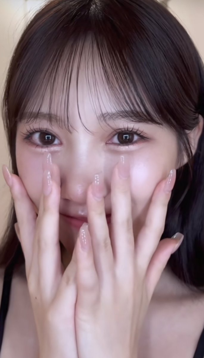 8_rivi's tweet photo. 結局こういうネイルが1番好きㅜ.ㅜ...❤️‍🩹 https://t.co/nUUk6q9cpr