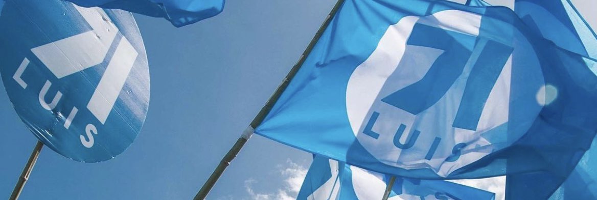 Hoy, es un día para darnos un abrazo muy fuerte, de esos que te sacuden hasta las costillas, seguramente con lágrimas en los ojos y mascando bronca, esa que surge bien de adentro y refleja que para nosotros en ningún momento resultaba indiferente todo lo que significaba esta