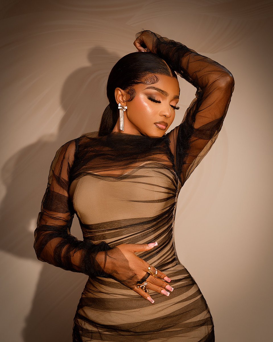 kassia_kx's tweet photo. I just came to the realization that God is just getting started with me. 

STYLED BY THE ELEMENT @styl.addiction 
Dress @odion_fashion_academy_
Hair @tk_hairess_gallery
Hairstylist @official_flarehair
Makeup @ogoosglowtouch
Accessories @nonye_official
📸📸 @vjjosephoto https://t.co/Y75f2xyb2b