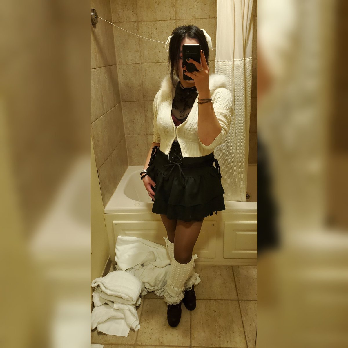 Solacybin's tweet photo. Colossalcon North final fit check. 😵 Gotta stay fresh even on the last day. 😫 I can be stinky on Monday when no one can see me 💀 https://t.co/2tngAScD58