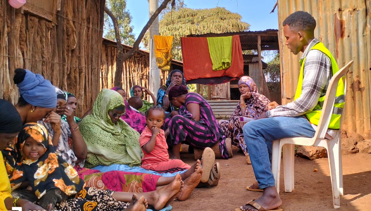 Secureandi123's tweet photo. SIM at Dub Goba Village Educating women on Mental Health,Gbv,HIV and FGM..... https://t.co/kqNO6cgYeV