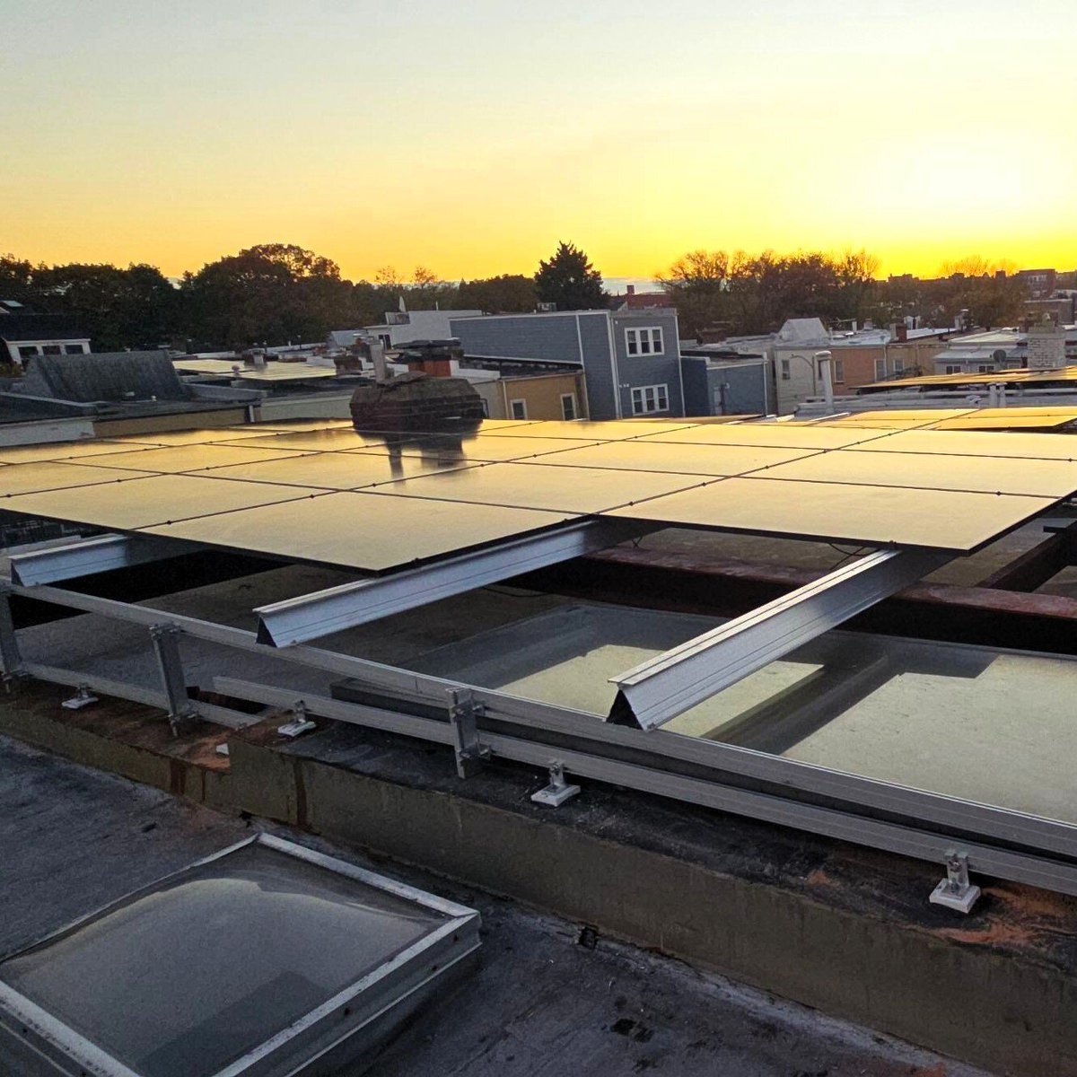 _UpriseSolar's tweet photo. The days are getting shorter, but our #solarinstallers are still out there working hard! And now we get gorgeous photos of #solarpanels under a DC sunset 🌇 Thanks to DC's #solarincentives, this homeowner's solar payback period is about 3 years! #TruxtonCircleDC #SREC https://t.co/YmgIuVDXGR