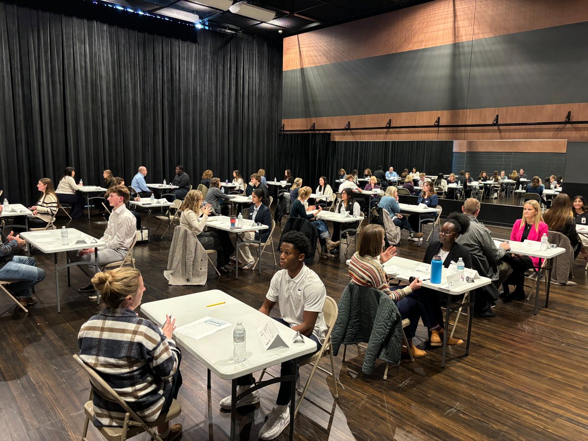 ShakopeeCAPS's tweet image. 📸✨ It was an incredible day at the CAPS Mock Interview Event! Our students put their interview skills to the test, and we couldn’t be prouder! 🙌 A big shoutout to our amazing volunteers who made it all happen!
#MockInterview #StudentSuccess #CareerReady #CAPS