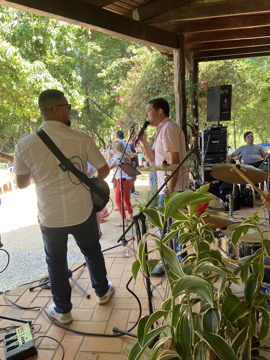Erikita_rr's tweet photo. El finde tuvimos nuestro primer evento y como nos gustó tanto lo queremos repetir, así que si queres festejar un cumple, bautismo, boda, encuentro de exa Escribime 0983957300 y pasa por nuestro insta y mira lo lindo que quedó este bautismo @ranchoysyry https://t.co/S2CoRTbjWt