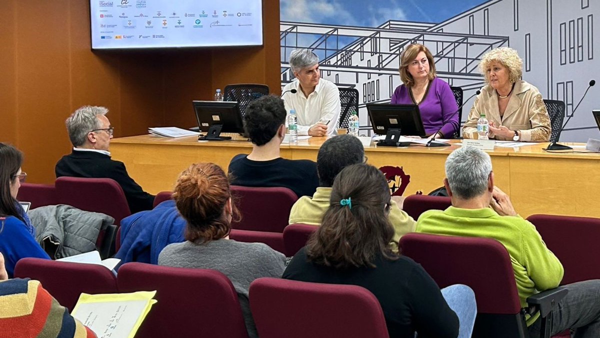 💻 Dimecres passat vam celebrar la II Trobada anual del projecte #DigitaliSSB a Tarragona, on vam presentar els nous Quadres de Comandament per a #ABSS i l'app #meSocial. Un pas més cap a la digitalització dels Serveis Socials Bàsics a Catalunya! 🚀
<a href="/fundacioURV/">Fundació URV</a> <a href="/FundacioGrifols/">Fundació Grífols</a>