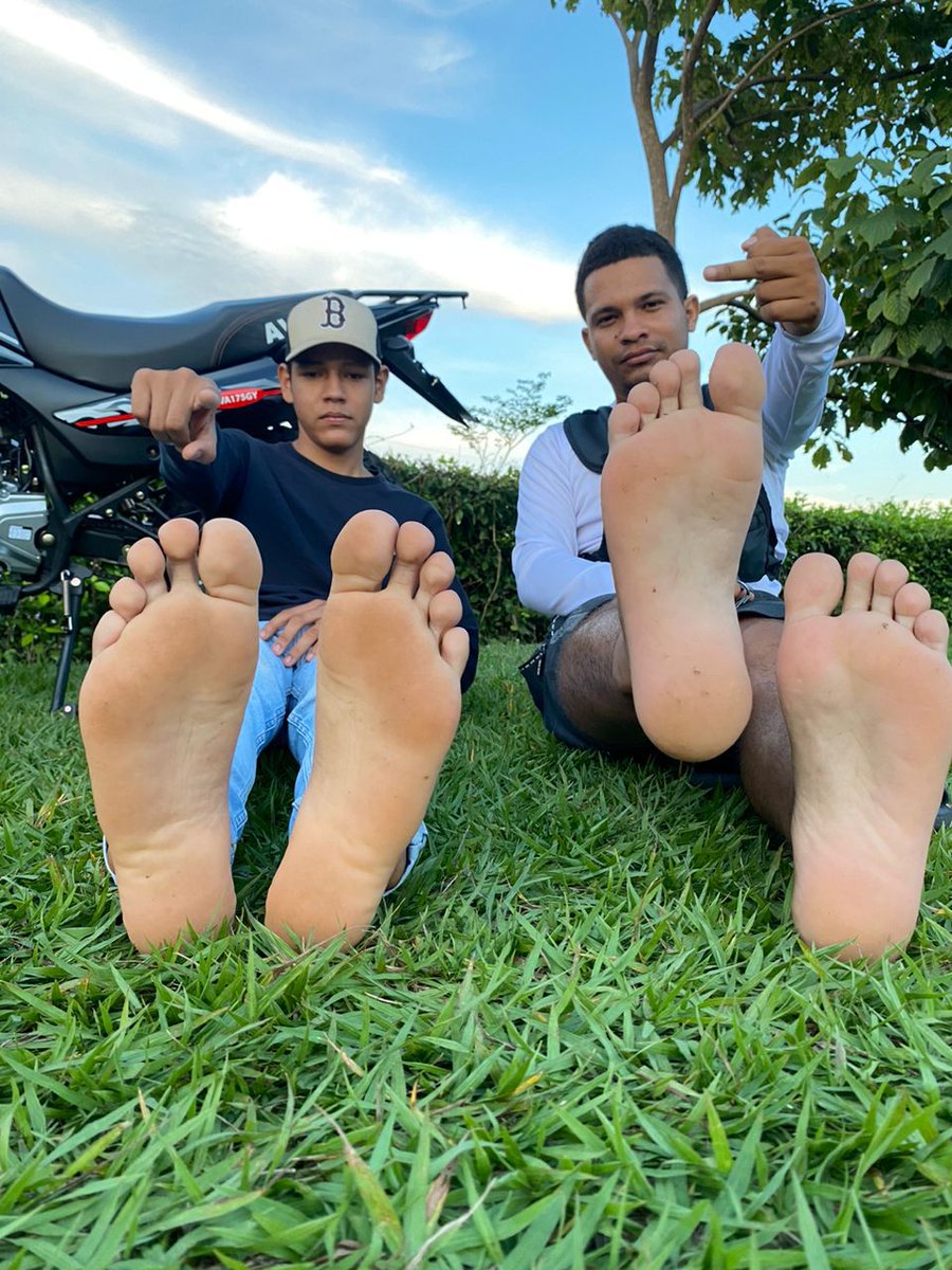 MasterStevenso0's tweet photo. You just have to kneel and serve🙇🙇
Before our soles🦶🏻👃🏻
@MasterSant68595 

#cashmaster #findom #paypig #gayfindom #poppers #alpha #alphamaster #paypigslave  #cashdrain #walletdrain #humanatm #moneyslaves
@MASTER_UPDATES  @rt_feet @MASTERS_PROMOS @piesmasculinosf @morrochacal https://t.co/nwit8jTmjc