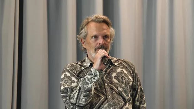 ESdiarioCV's tweet photo. ¿Piensas que Sánchez debería dimitir como pide Miguel Bosé? 

🔄 SI
❤️ NO https://t.co/aQ7YIGvwaw