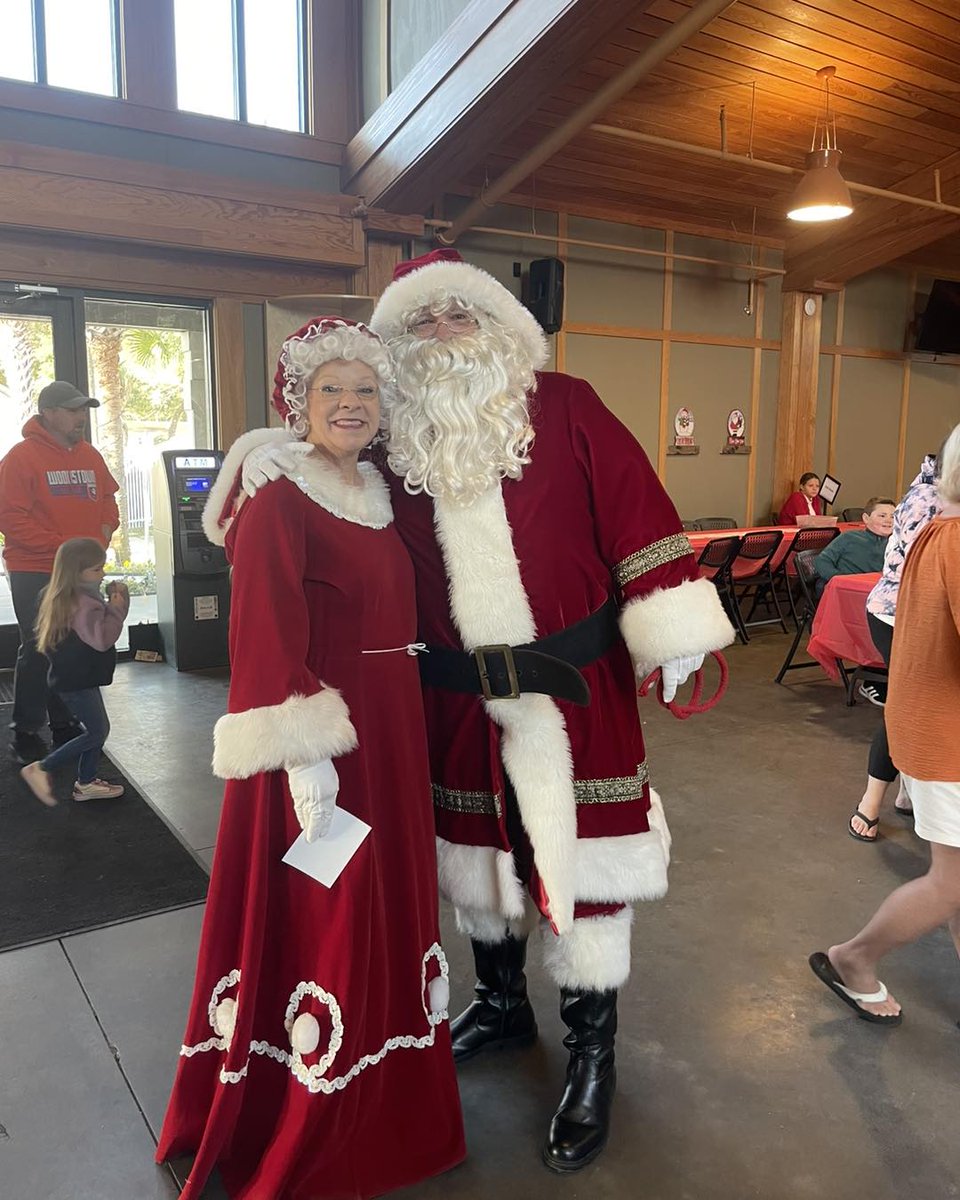 MBTravelPark's tweet photo. Santa's arriving on his sleigh this Saturday! 🎅✨ Join us for a festive morning of crafts, holiday cheer, and a chance to meet Mr &amp; Mrs. Claus! https://t.co/Y3jiBXfkj9