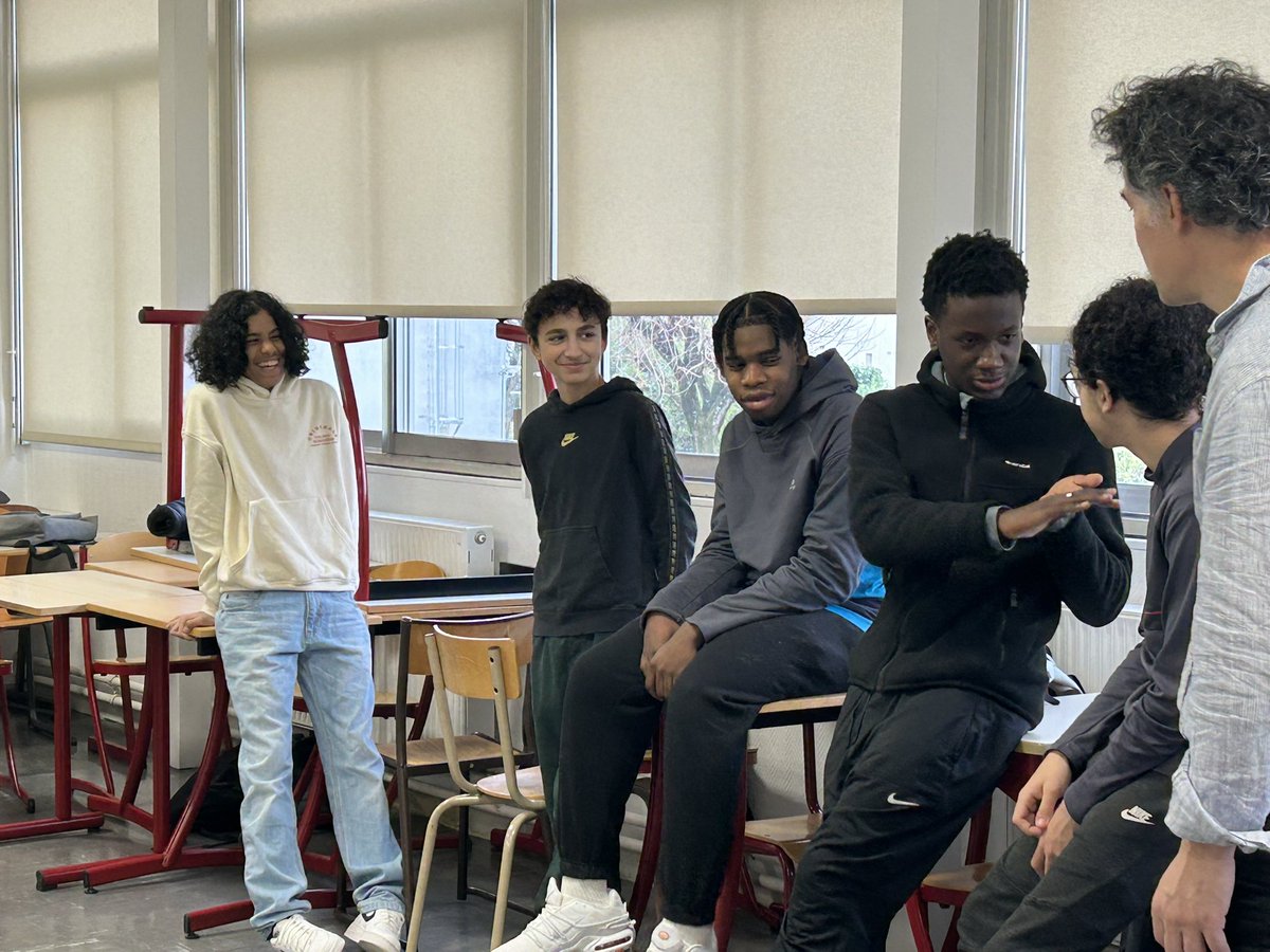 Sandrine GORICHON (@sandrinegorich2) on Twitter photo Atelier théâtre en anglais session 1 sur le thème de la musique et des chansons engagées (protest songs ) en lien avec le cours d’anglais the power of music . Avec les élèves de 1bac pro ciel . <a href="/LPCarraz/">Lycée professionnel Roland Carraz</a> Atelier théâtre en anglais session 1 sur le thème de la musique et des chansons engagées (protest songs ) en lien avec le cours d’anglais the power of music . Avec les élèves de 1bac pro ciel . <a href="/LPCarraz/">Lycée professionnel Roland Carraz</a>