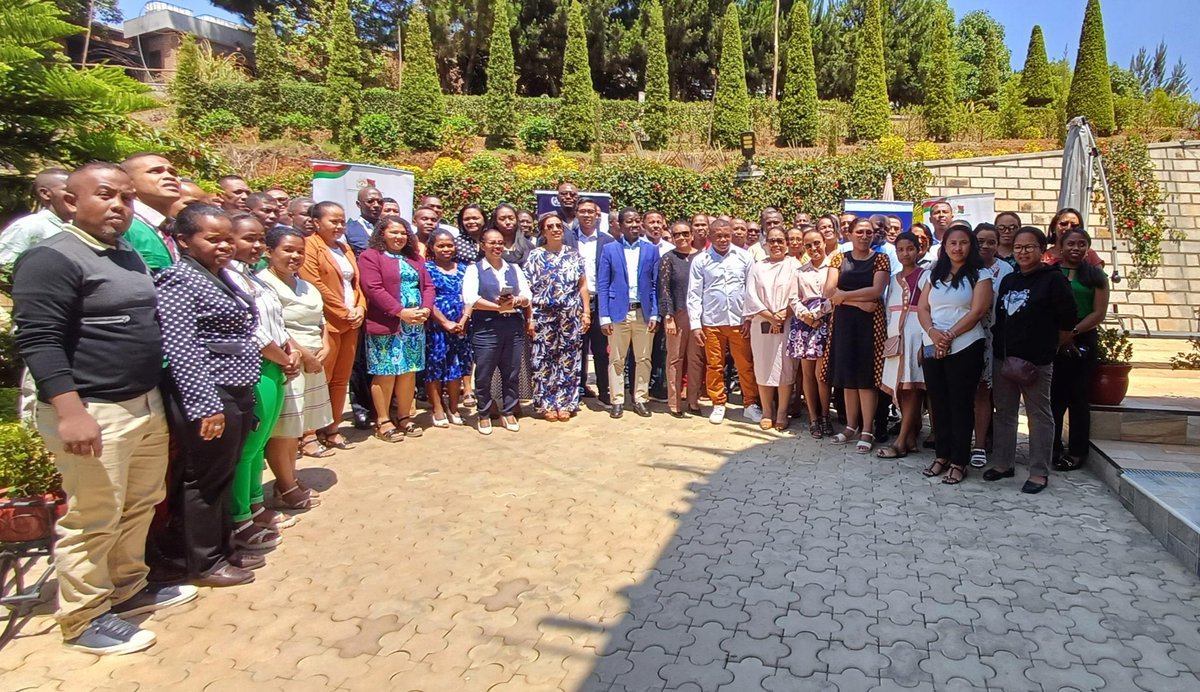 👉 Cette initiative vise à renforcer la capacité opérationnelle des groupes d'intervention d'urgence pour répondre efficacement aux crises sanitaires dans la Région Africaine de l’#OMS.