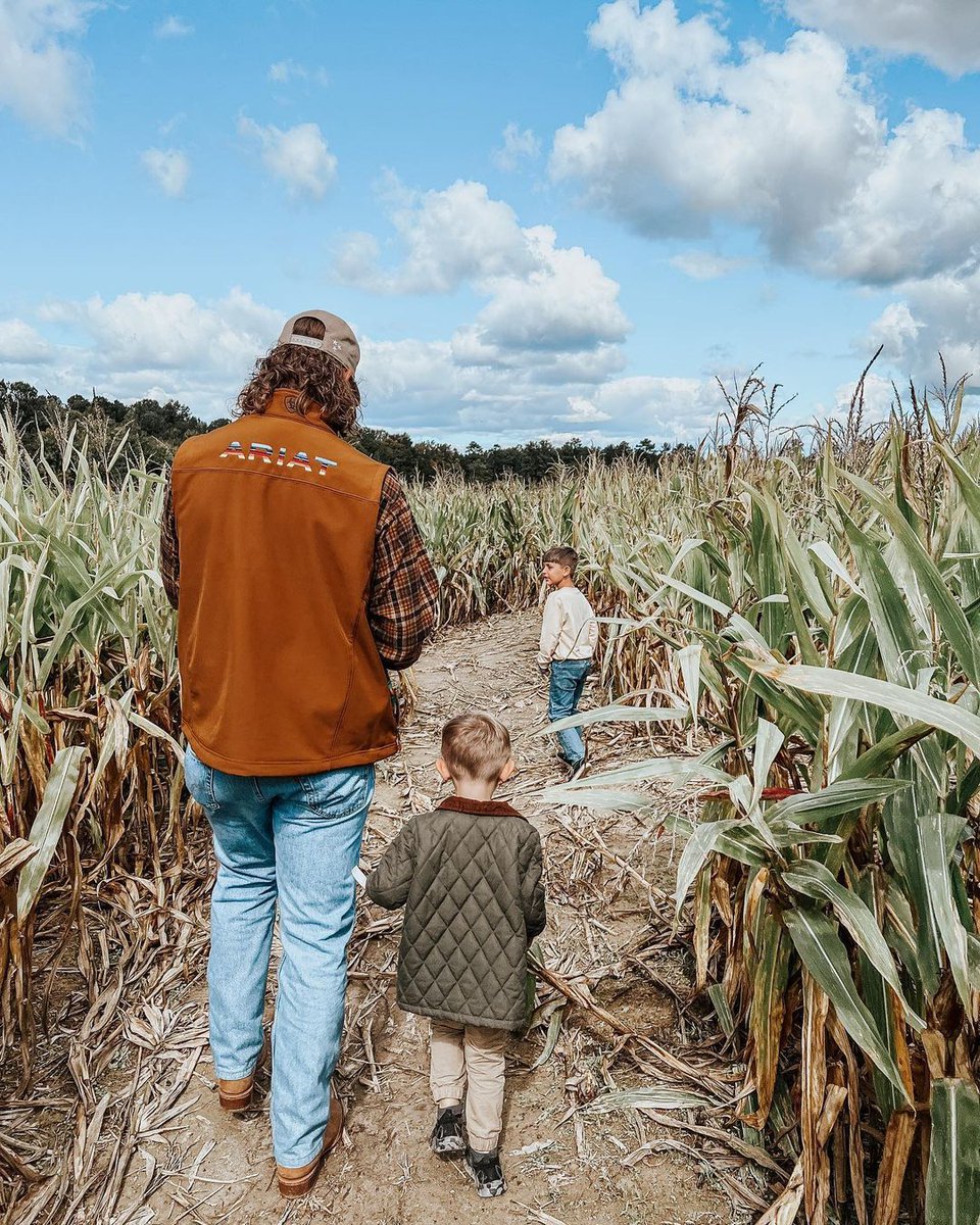 Ariat's tweet image. Thankful for the little things—starting with our little cowboys and cowgirls. #Regram #ariat 

PC: IG @ thecarter.homestead