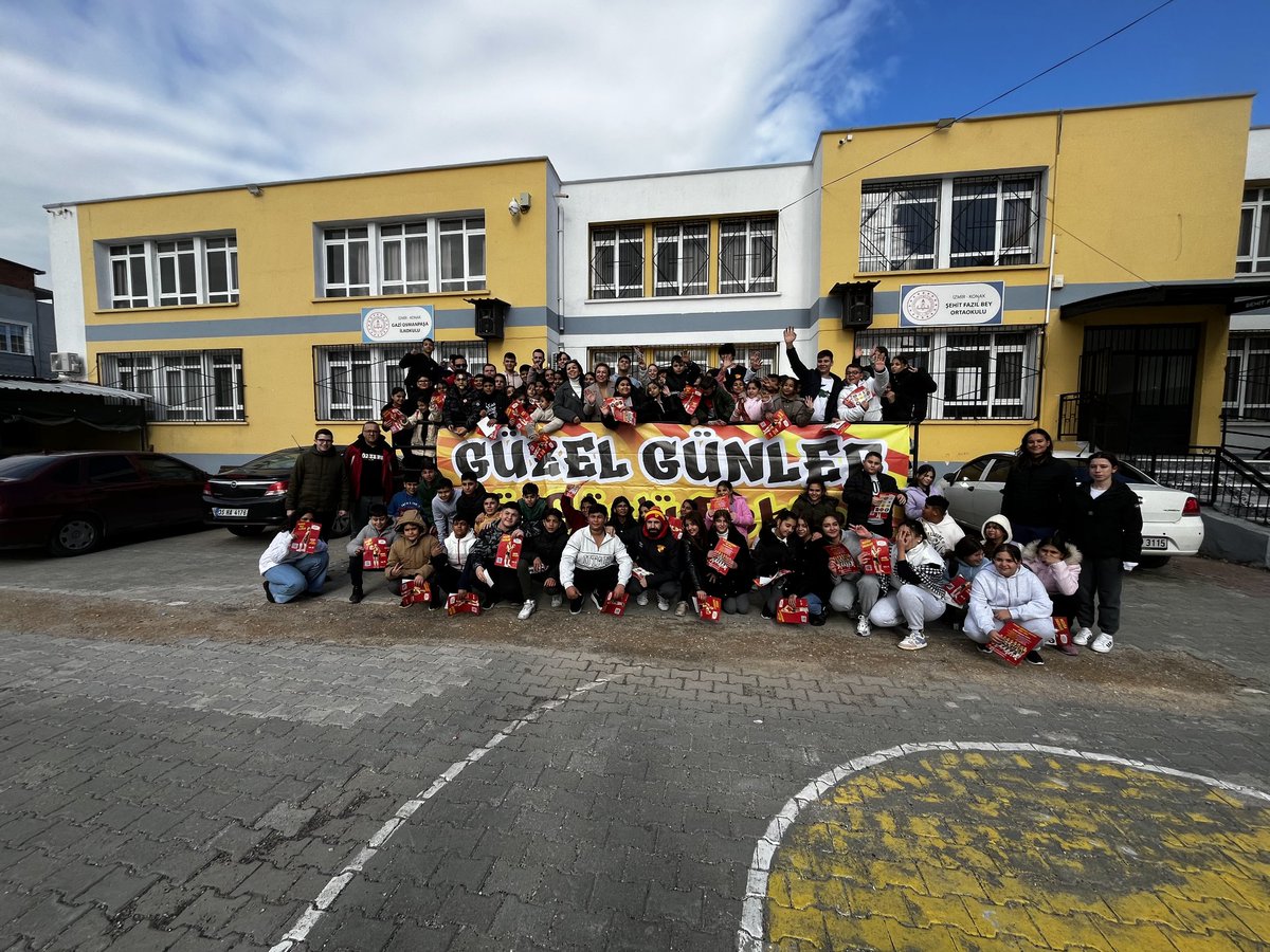 Rol Model Söyleşilerimiz devam ediyor. Müdürlüğümüz ve Göztepe Spor Kulübü iş birliğinde hentbol, basketbol ve voleybol sporcularımızı  öğrencilerimiz ile buluşturduk.
📌 Şehit Fazılbey OO
📌 Şehit Bülent Aydın İHO
<a href="/tcmeb/">Millî Eğitim Bakanlığı</a> <a href="/drsuleymanelban/">Dr. Süleyman Elban</a> <a href="/yahsiomer/">Dr. Ömer YAHŞİ</a> <a href="/ilkererarslan/">İlker ERARSLAN</a> <a href="/Goztepe/">Göztepe Spor Kulübü</a>