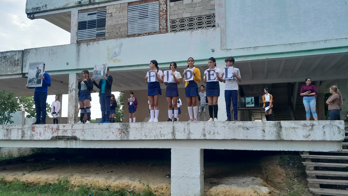 Al eterno Fidel :
Quien tiene mucho dentro necesita poco afuera .El hombre que tiene mucho dentro ,el hombre grande nace ,muere y vuelve a nacer .
HASTA SIEMPRE COMANDANTE 
#degsagua #DirectorEducacionSagua #DPEVillaClara #educaciónsagua #CubaMined #YoSoyFidel <a href="/fa/">The FA</a>
