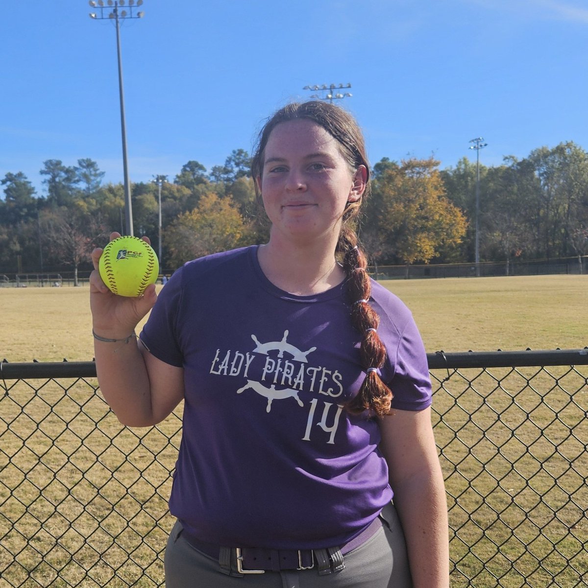 PRLadyPirates's tweet photo. Saved the best for last!! In a tied game, with 2 minutes left, our #14 @LexiJohnson2026 hit a moonshot to take the lead. Last at bat of the fall season. Excited to see these girls compete when we return Spring 2025! 💜🖤☠️🖤💜 https://t.co/AWLohfNHPa