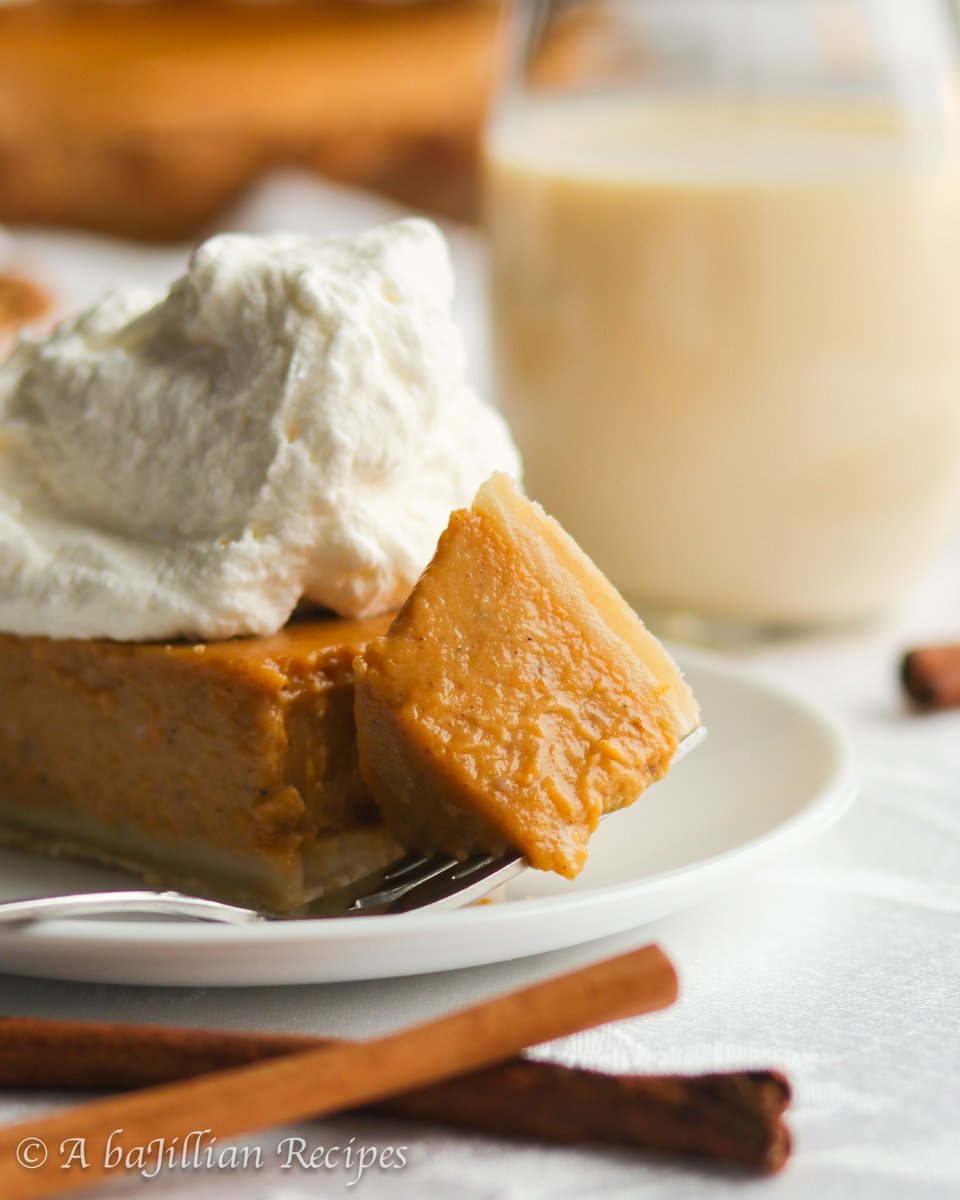 baJillianRecipe's tweet photo. EGGNOG PUMPKIN PIE - Smooth and perfectly-spiced pumpkin custard filling infused with luscious eggnog and baked in a golden flakey pie crust! #PumpkinPi #EggnogPumpkin #PieRecipes #ThanksgivingPieRecipes RECIPE: https://t.co/jO6AjVFANR https://t.co/3lBVz5kLgK