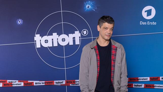 Einer bleibt, einer kommt! Carlo Ljubek wird ab 2026 der neue Kriminalhauptkommissar Nikola Buvak beim #Tatort München. In der Mordkommission wird ihn Ferdinand Hofer alias Kriminaloberkommissar Kalli Hammermann begrüßen. Mehr Infos: daserste.de/unterhaltung/k…