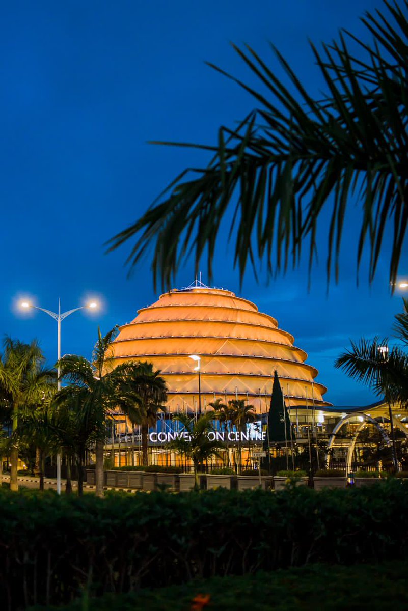 L_Arsene14's tweet photo. Kigali Convention center irijoro yacanywe mwibara rya Orange kuberako uyumunsi  mu #Rwanda nisi yose muri rusange hatangijwe  iminsi 16 y’ubukangurambaga mu kurwanya ihohotera rishingiye ku gitsina

#EndGBV 
#RwanyaIhohotera #16DaysOfActivism https://t.co/4bP9ZhXoYZ