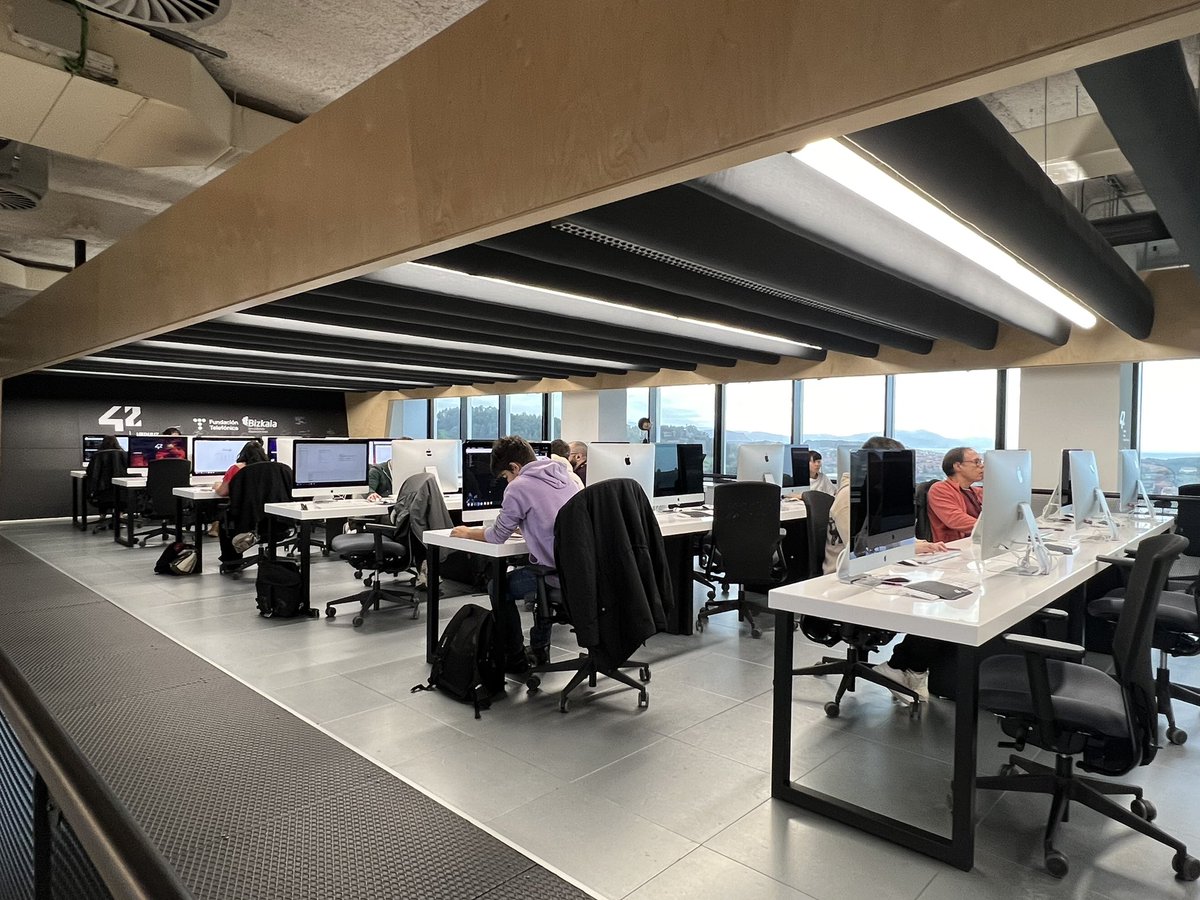 42UrdulizFTef's tweet image. Gaur ikasle berriek hasi dute euren ibilbidea #42urdulizftef -en 🚀 Hoy han comenzado su andadura en #42urdulizftef los y las nuevas estudiantes #born2code