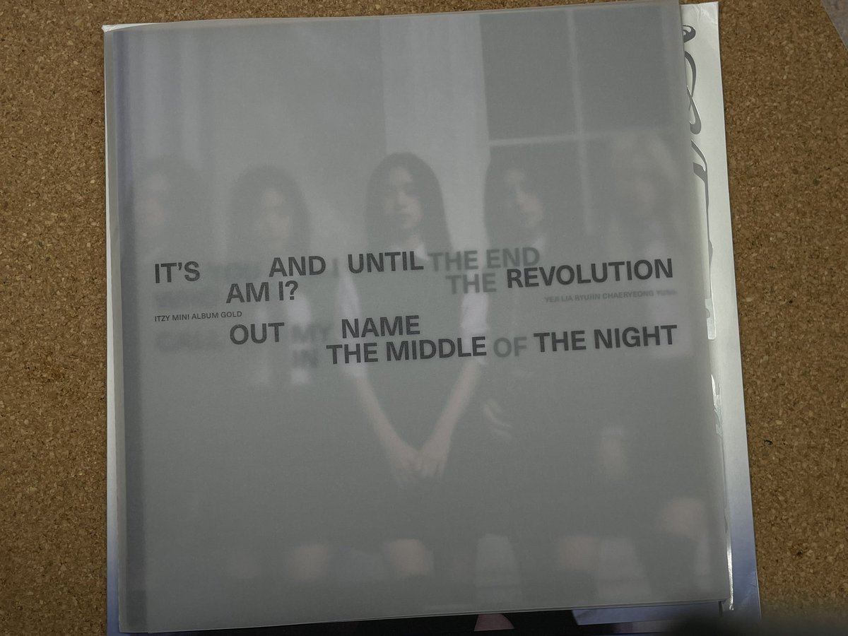 ITZY Imaginary Friend ver.

У Иччи нет хуевых альбом в плане их оформления и наполнения. Просто шикарно. Тут прям стоит видео посмотреть. 
(Видео не загрузилось, так что будет в комментарии под постом)

Индивидуальная Рюджин не выпала, но Йеджи тоже хороша.