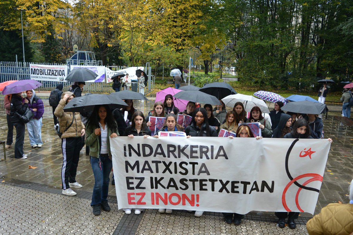 DonostiakoIA's tweet photo. Gaurko irudiak. Indarkeria matxista ez ikastetxetan ez inon! https://t.co/ClVBNSq3Sw