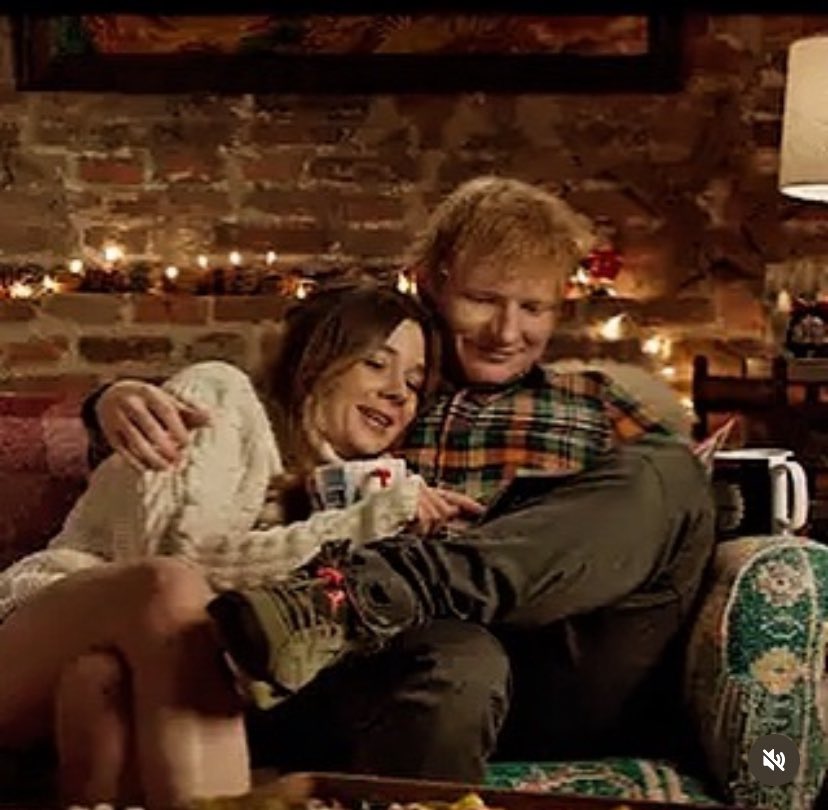 ELES 💕🎄

📸: Claudia Jessie e Ed Sheeran em nova foto compartilhada pelo cantor no Ig. O vídeo musical de “Under The Tree” sai amanhã!