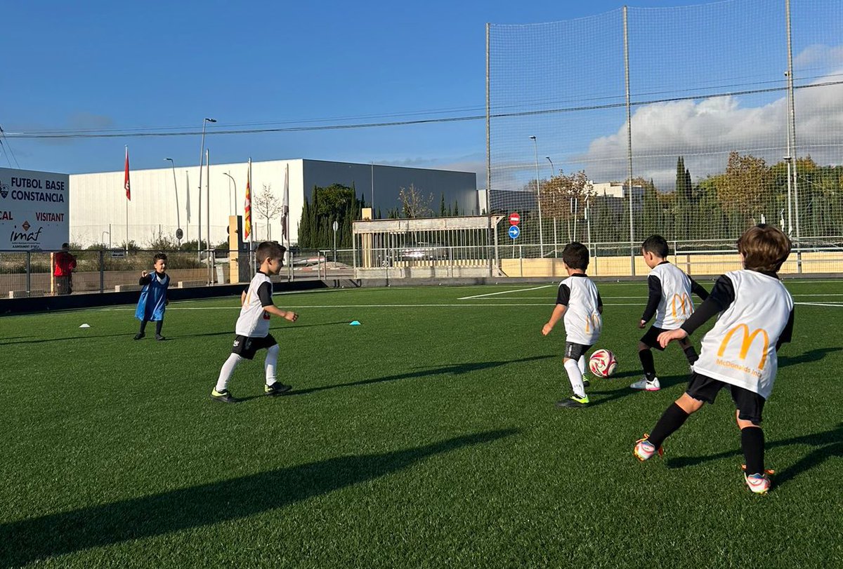 CE Constància tweet media