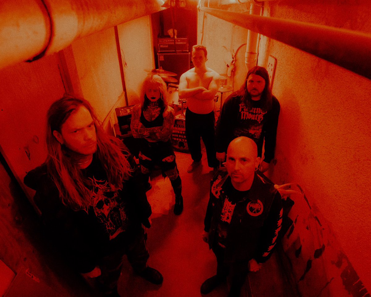 THE BASEMENT BENEATH THE FOUNTAIN… I HOPE I DIE HERE PREORDERS…

Our new record drops December 6th. Red glitter gatefold 7inch baby. Lock in. 

See you in the Northeast starting next week, and in Europe in January and February.