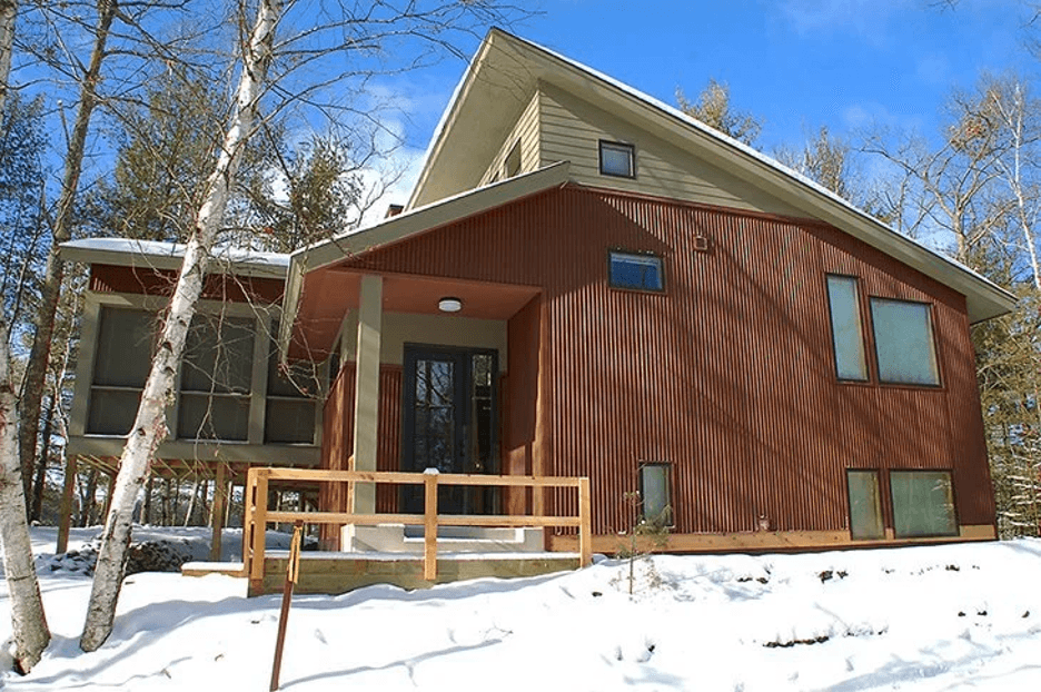 weststatesmetal's tweet photo. Choosing the right color for your metal siding can transform your home! Consider your environment—sunny desert, coastal, or urban. The right hue complements your style and landscape. What colors catch your eye? #HomeDesign #MetalSiding
 https://t.co/bMHs0gR2WI https://t.co/qBFWf1DLct
