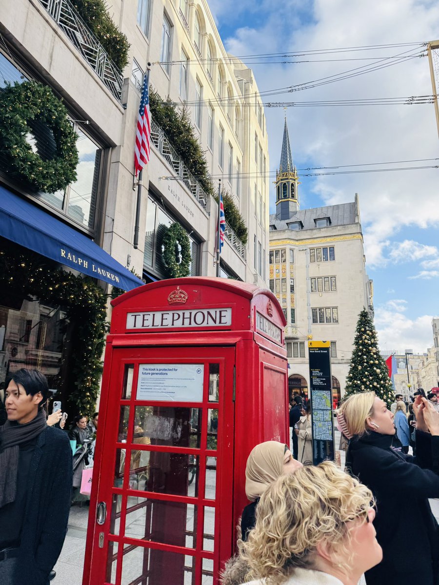 _thomas_jones4's tweet image. Level 3 Business takes London☎️ another brilliant day collecting evidence for our visual merchandising module and exploring the city. Lots of shopping and fun had! 

@coleggwent @JoelMorgan81