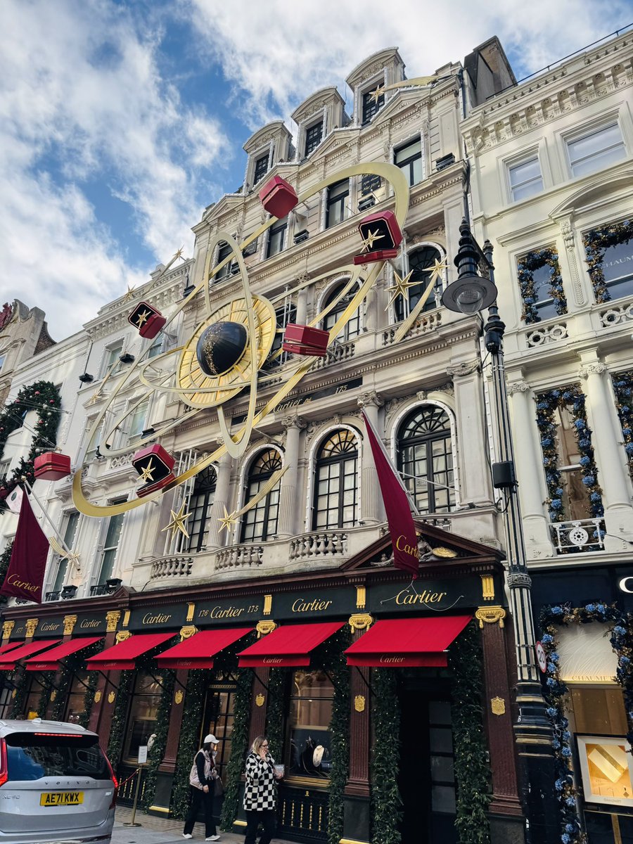 _thomas_jones4's tweet image. Level 3 Business takes London☎️ another brilliant day collecting evidence for our visual merchandising module and exploring the city. Lots of shopping and fun had! 

@coleggwent @JoelMorgan81