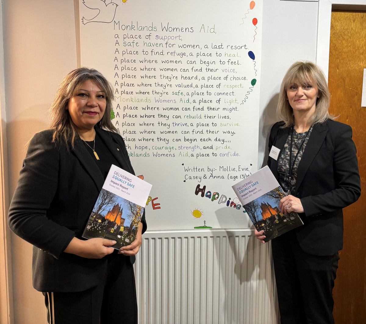 ScotGovFairer's tweet photo. Today marks the start of 16 Days of Activism to tackle      violence against women and girls.

Equalities Minister visited @MonklandsWA to see how they are supporting women and children experiencing domestic abuse. https://t.co/mCymbLajlo