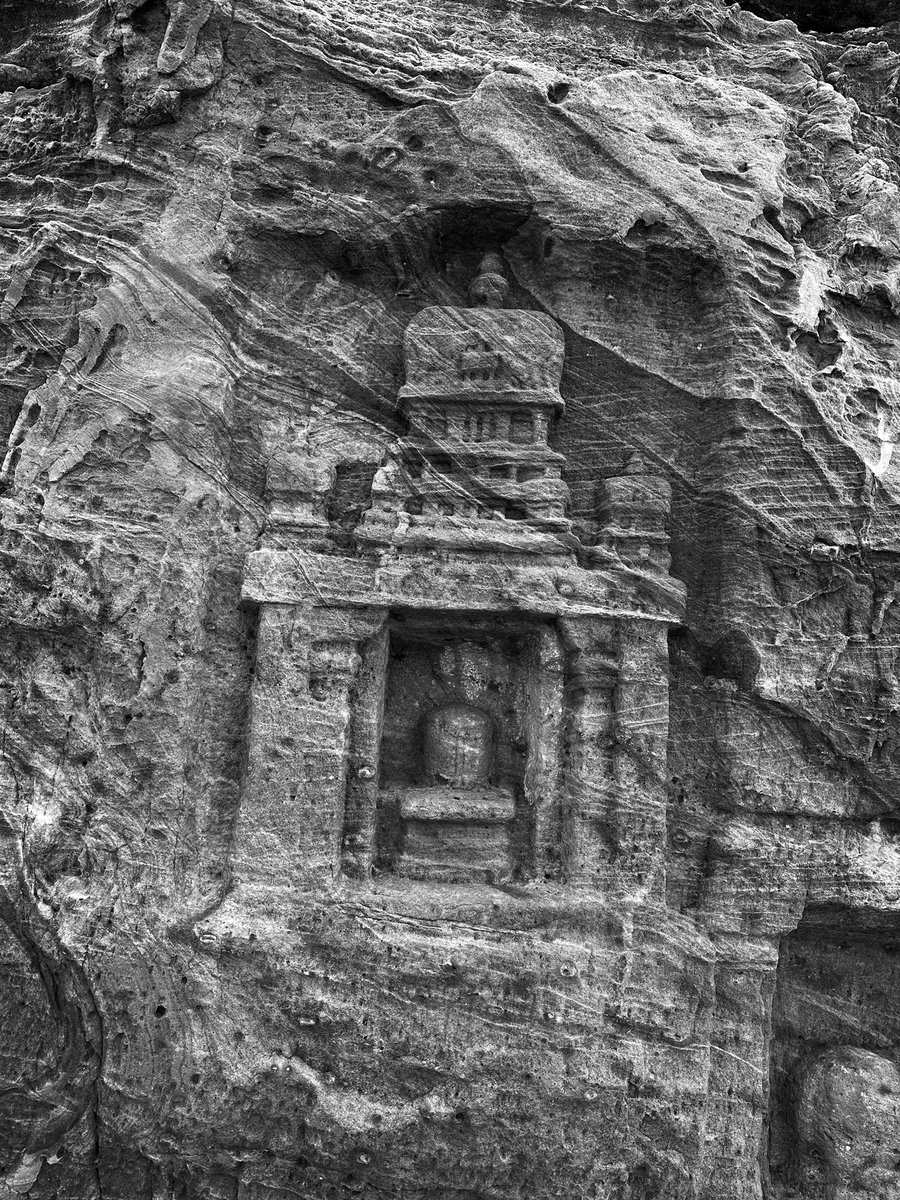 builthistories's tweet photo. Rock-cut reliefs near Bhootnatha Temple, possibly 7th - 8th Cen CE, Badami, Karnataka
#badami #rockcut #karnataka #chalukyanart #monumentsofindia https://t.co/QefVz5WPpR