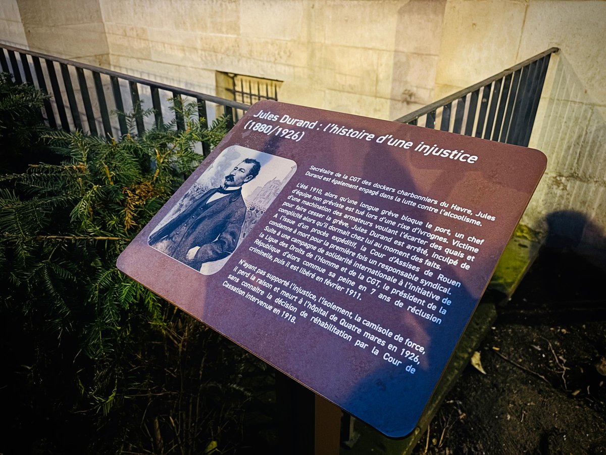 La Ville de @rouen inscrit la mémoire de Jules Durand dans son espace public. Près du Palais de Justice, une plaque rappelle son combat pour la justice sociale et l’injustice qu’il a subie. Que son histoire continue d’éclairer l’importance des droits syndicaux.
